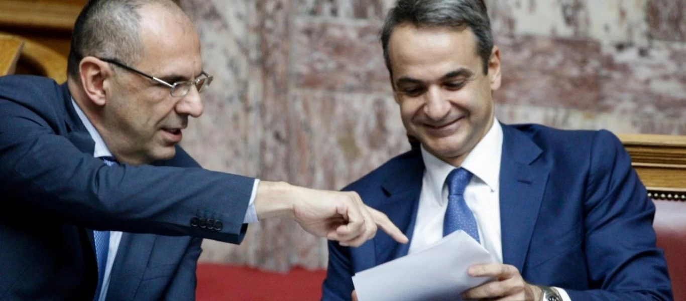 «Ό,τι πει ο νόμος»: Πώς «καλλιεργείται» στους Έλληνες το κλίμα υπακοής με αφορμή τα μέτρα κατά του κορωνοϊού